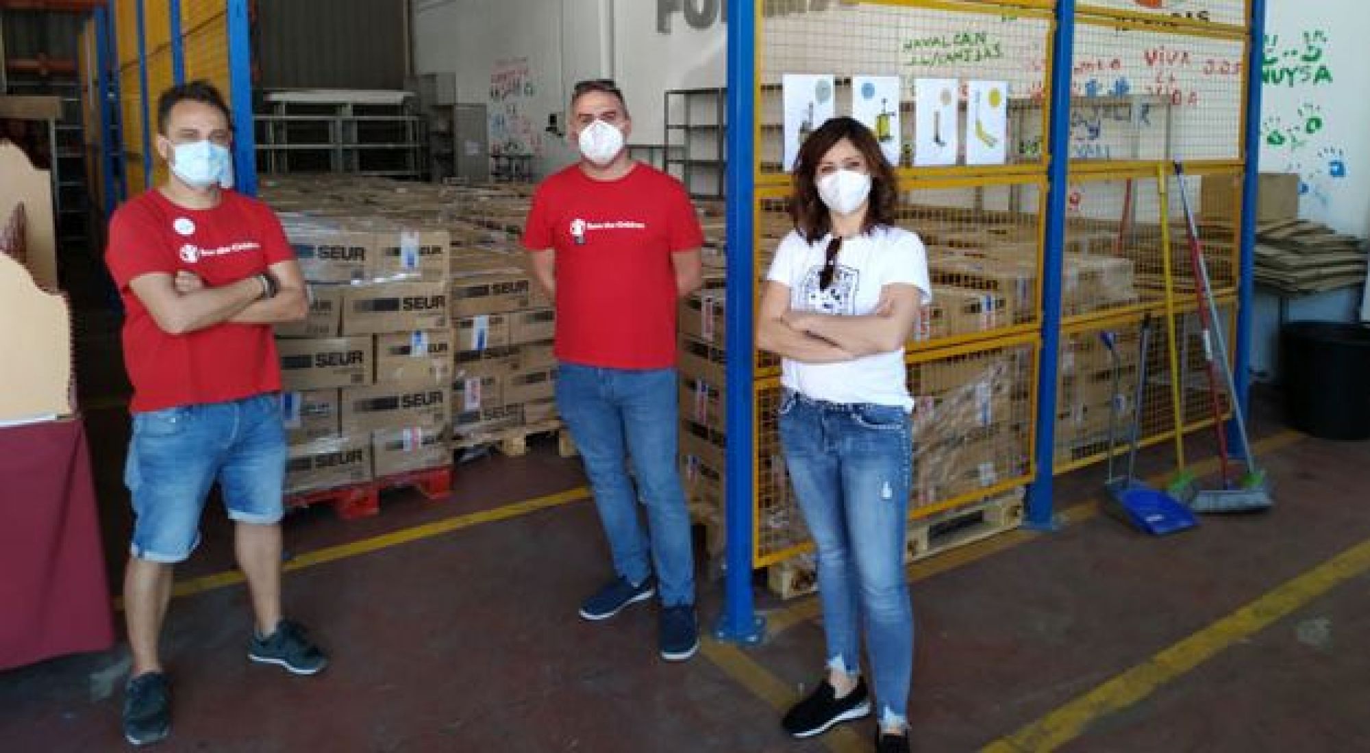 Voluntarios y profesionales de Save the Children en el banco de alimentos en Illescas